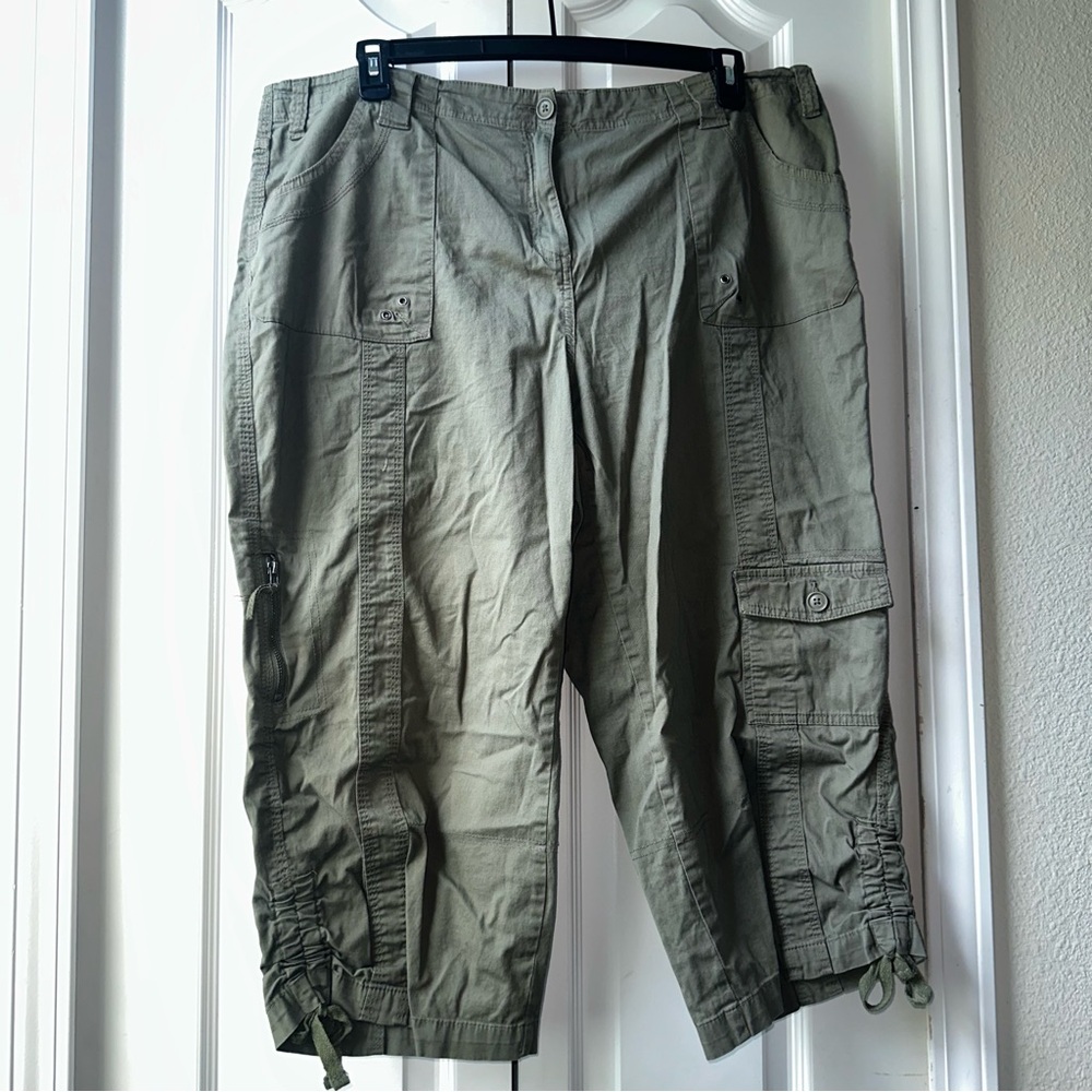 Style & Co. Women’s Olive Green Cargo Capris Size 18W